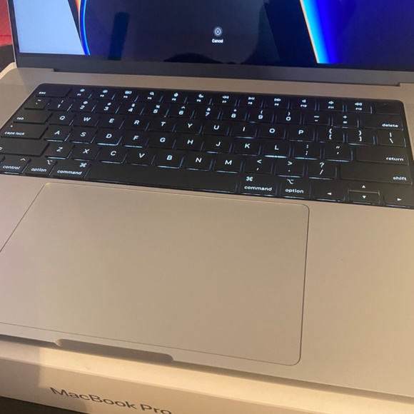 MacBook Pro 16 inch Laptop - Picture 3 of 6